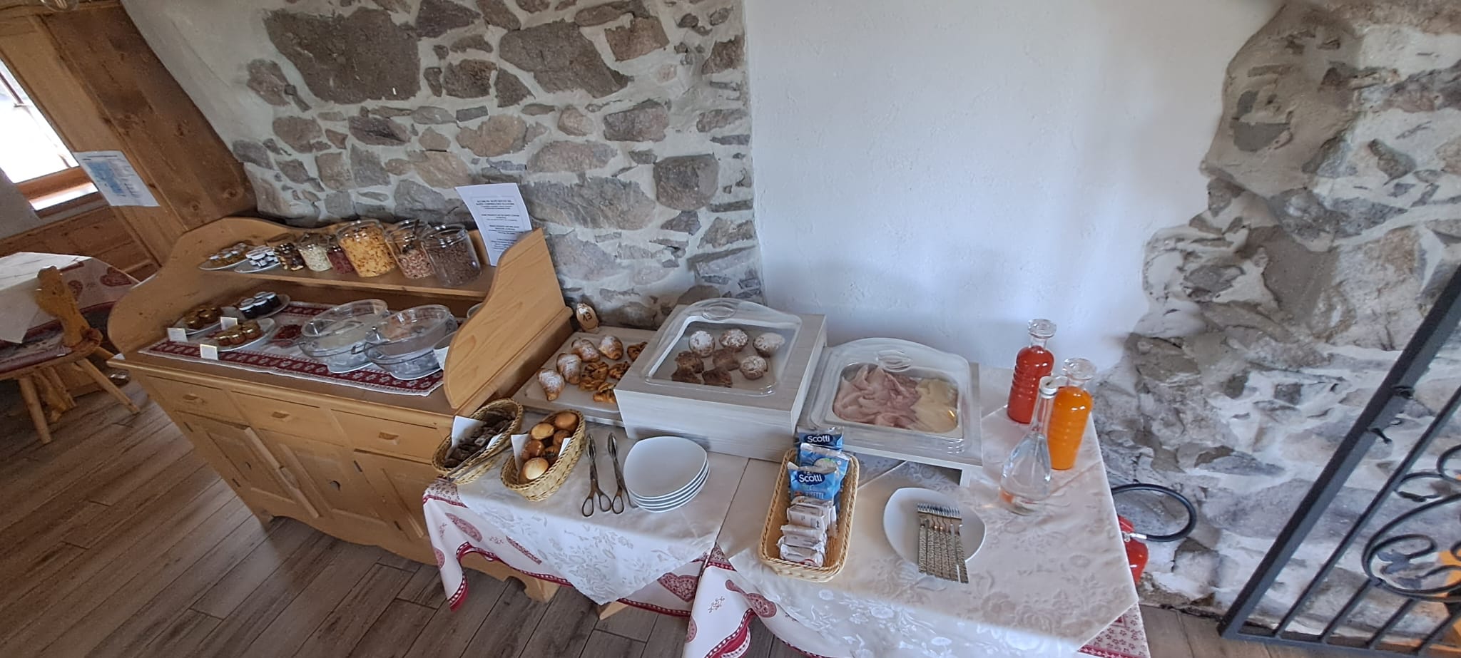 Suesses und herzhaftes Fruehstuecksbuffet