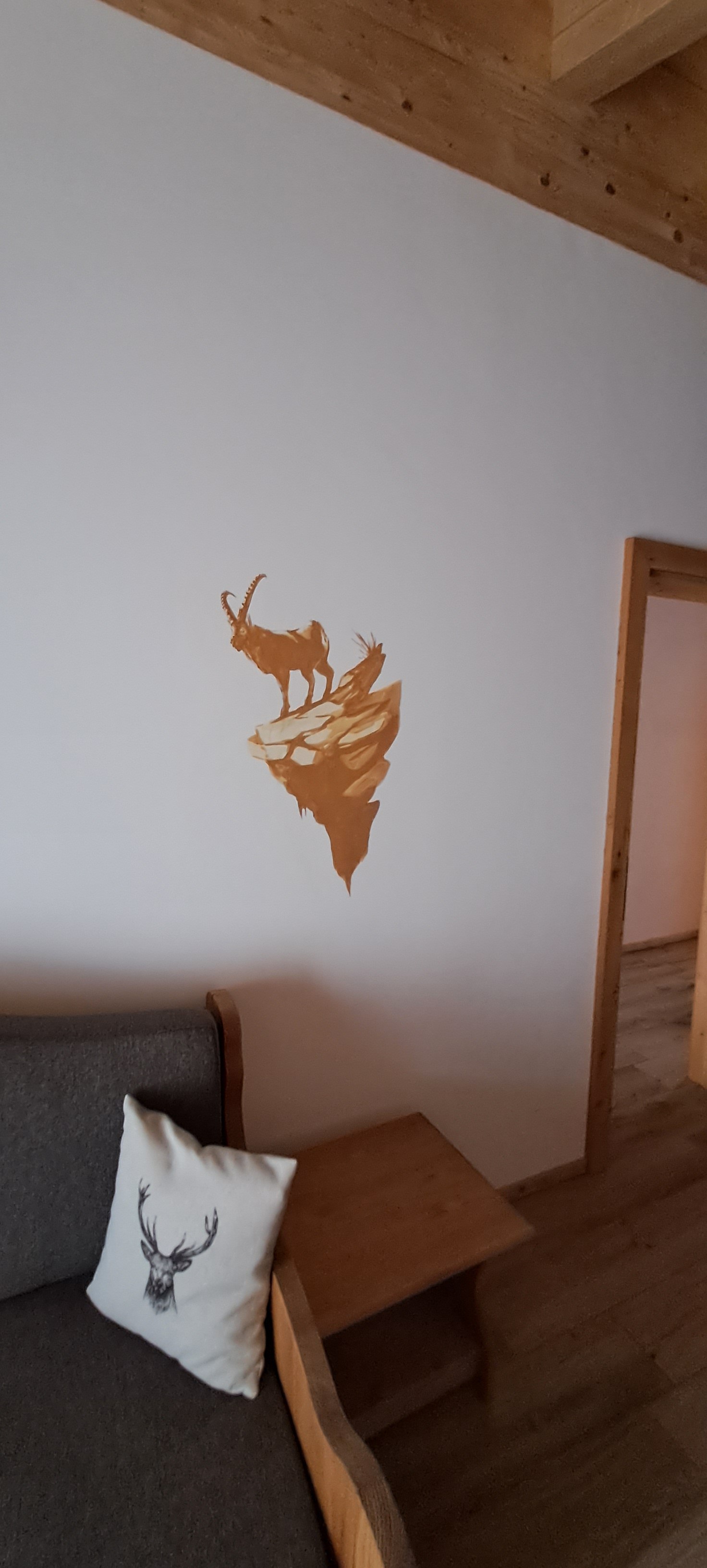 Detail aus Holz und Birke am Kopfteil